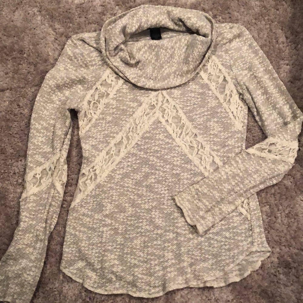 Turtle neck light sweater